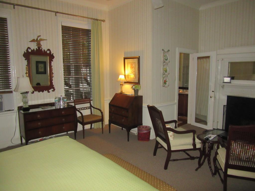 Rhett House Bed & Breakfast Бюфорт Екстериор снимка